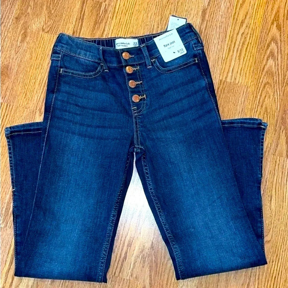 NWT Abercrombie & Fitch/Abercrombie Kids high rise flare denim jeans 9/10 short - Picture 1 of 9